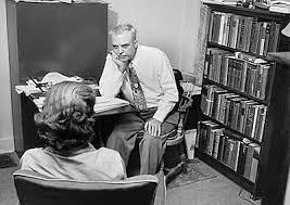 Milton Erickson en séance d'hypnose (Ericksonienne)dans son étude